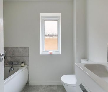 2 bedroom semi-detached house to rent - Photo 6