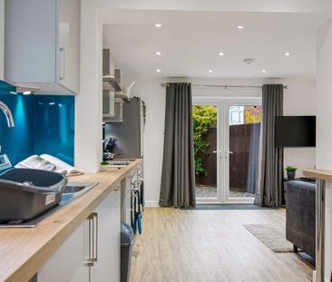 FABULOUS SHARED HOUSE FOR PROFESSIONALS ON POPULAR RESIDENTIAL ESTATE - Photo 6