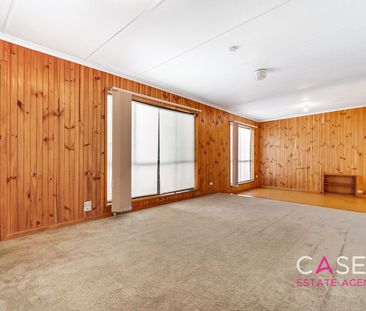 5 Roberts Road, Cranbourne - Photo 2