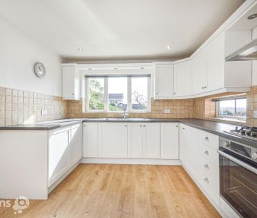 4 bedroom semi-detached house to rent - Photo 6