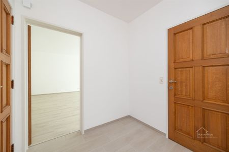 Vernieuwd en zonnig 2 slaapkamer appartement - Photo 5