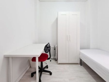 Carrer de Ramiro de Maeztu, Valencia, Valencian Community 46022 - Photo 2