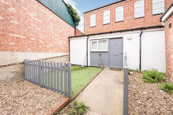 Studio to rent - Photo 1