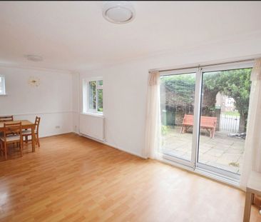 Amberley Road, Slough, SL2 - Photo 1