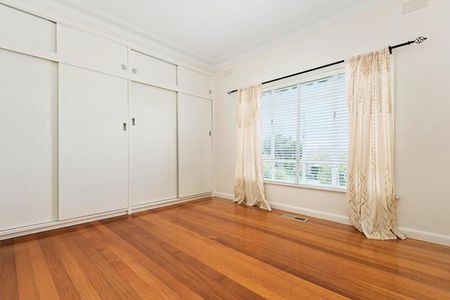 141 Grandview Grove, Rosanna - Photo 2