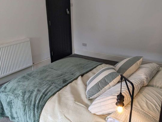 Newly Refurbished HMO! Room 4 - Photo 1