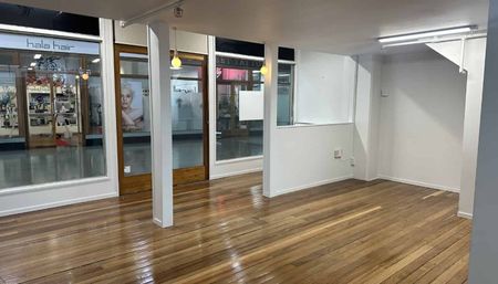 Classy Live & Work in Historic George Court Building - Photo 3