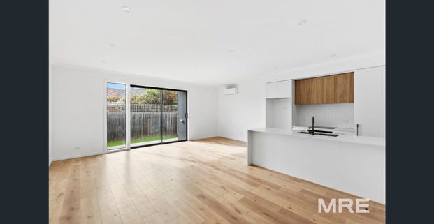 Brand new - Fully airconditioned - opposite park - Photo 1