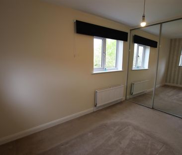 1 bedroom End Terraced to let - Photo 2