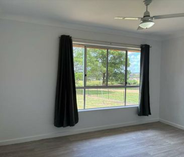 Home with separate office/workshop - Photo 6