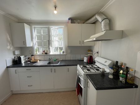3 Bedrooms, 1 Bathroom - Photo 3