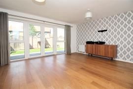 3 bedroom end of terrace house to rent - Photo 4