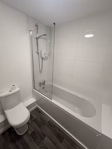 Two Bedroom Town House to Rent in Bolton - Photo 3