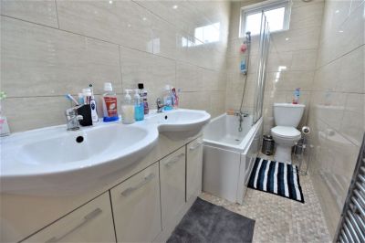 4 bedroom House in Burley Road (4 Bed), Leeds - Photo 5