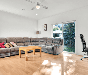 4 Bed, 2 baths, 2 living areas! - Photo 3
