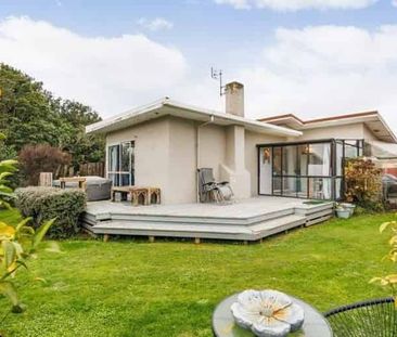 Hokowhitu 3-Bedroom Home – Top Location & Sunny - Photo 4