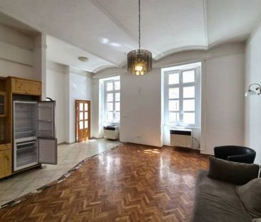 Kiadó belső udvari garzonlakás a belváros szívében!. - Photo 4