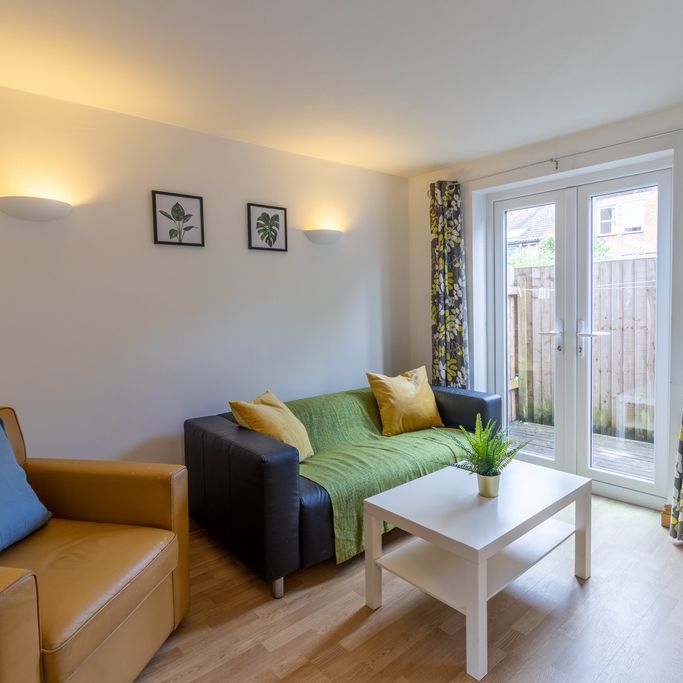 5 Bed Student Accommodation - Photo 1