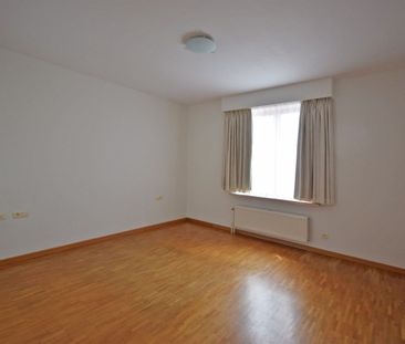 APPARTEMENT MET DRIE SLAAPKAMERS EN TERRAS NABIJ CENTRUM ROESELARE - Foto 3