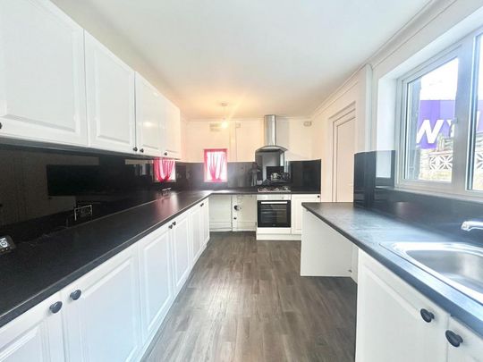 4 bedroom terraced house to rent - Photo 1
