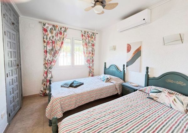 BEAUTIFUL VILLA FOR RENT with 4 bedrooms and community pool / UNTIL JULY 2026