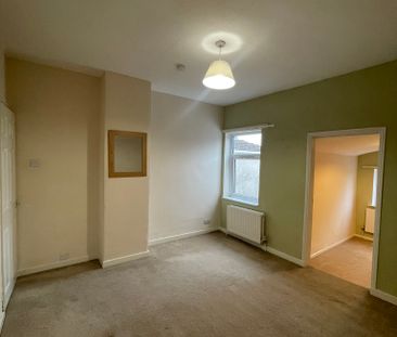 Three-bedroom terraced house with garden near city centre, Peterbor... - Photo 3
