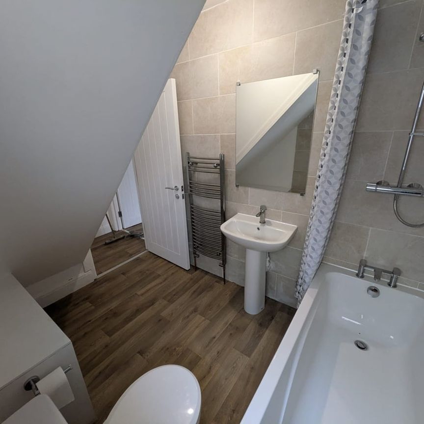 3 Bed Semi-Detached House, Lancaster Road, SO16 - Photo 1