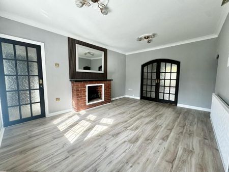 3 bedroom detached bungalow to rent - Photo 3