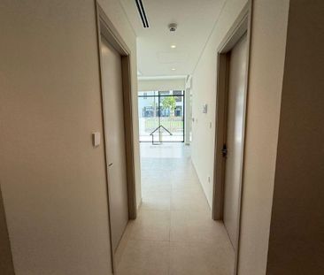 SKYLIGHT | SINGLE ROW | ON PARK - Photo 5