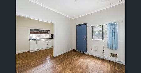 Character home in great location! - Photo 5