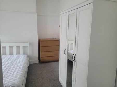 4 bedroom apartment to rent - Photo 5