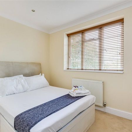 2 bedroom flat in 97 West Hill - Photo 3