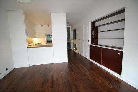 2 Bed Flat, Defoe House, EC2Y - Photo 2