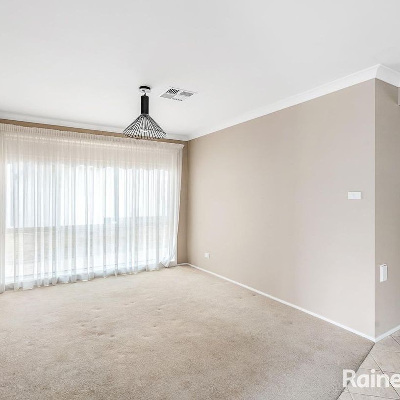 PERFECT SINGLE LEVEL HOME WITH LOTS OF ROOM - Photo 1