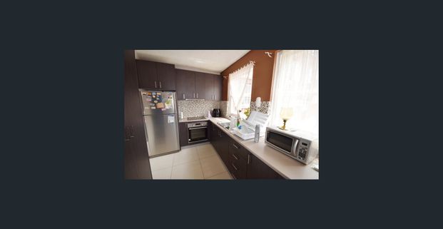 Spacious 2 Bedroom Unit - Photo 1