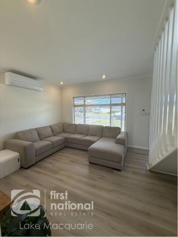 Beautifully Renovated Family Home in Quiet Holmesville Street - Photo 4