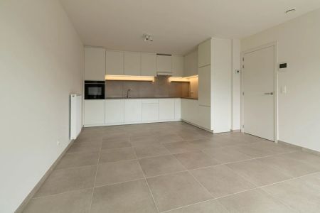 ! NIEUWE VOORWAARDEN! Zeer mooi afgewerkt en instapklaar nieuwbouwappartement gelegen in groene zone met mogelijkheid tot bijhuren van ondergrondse autostaanplaats - Foto 3