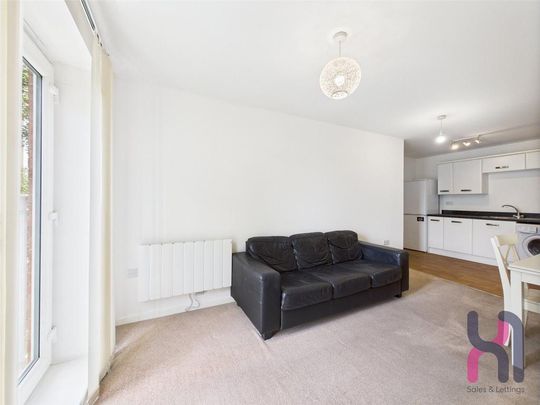 2 bedroom flat to rent - Photo 1