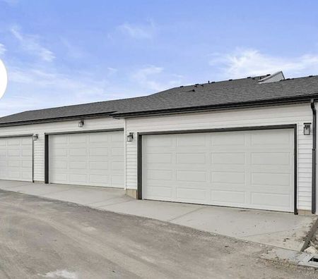 26 Silverton Glen Gate SW, Calgary - Photo 3