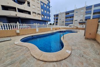 Ref.7505 2-Bedroom Apartment Just 300m from the Beach