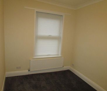 3 bedroom end of terrace house to rent - Photo 2
