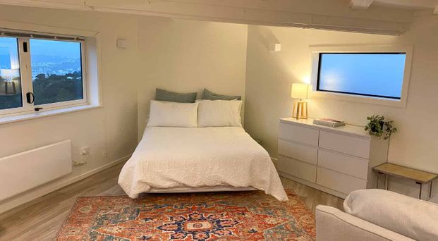 Furnished Studio for Rent — 43 Harbour View Road, Wellington - Photo 1