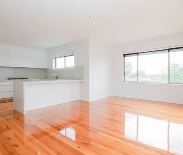 Ready to move in! - Photo 1