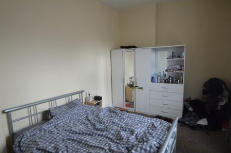 3 bedroom flat to rent - Photo 4