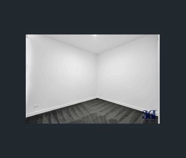 Spacious luxuriously Near New home near Amenities and Train Station!! - Photo 5