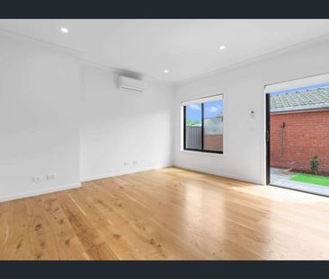 STUNNING TOWNHOUSE - Photo 1
