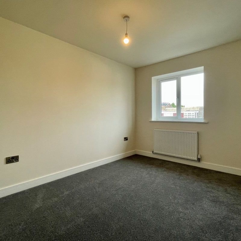 Sackville Street - Photo 1