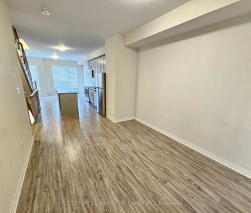 Condo Townhouse For Lease | E8122184 - Photo 6