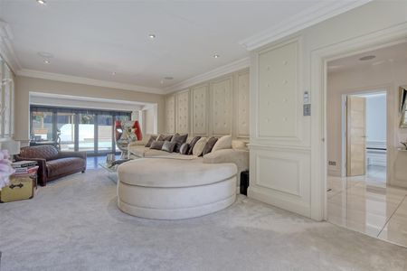 Courtland Drive, Chigwell - Photo 2
