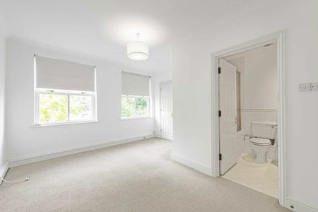 Hampton Court Crescent, East Molesey, KT8 - Photo 3